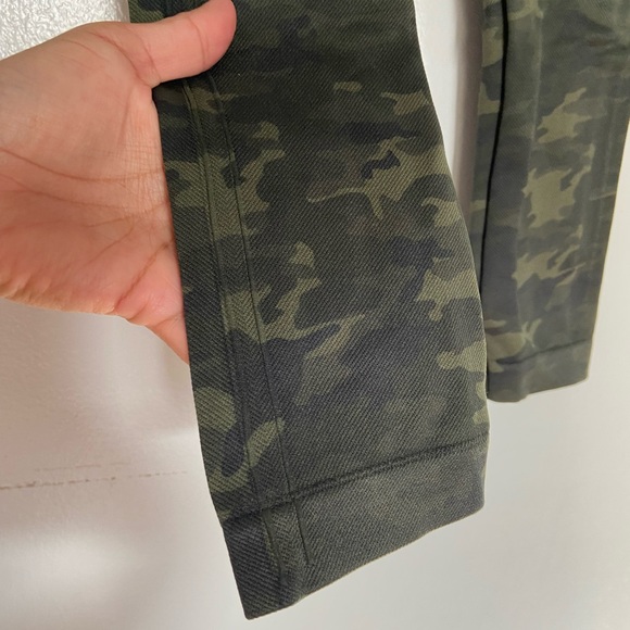 SPANX CAMO LOOK AT ME NOW SEAMLESS LEGGINGS - Picture 8 of 13